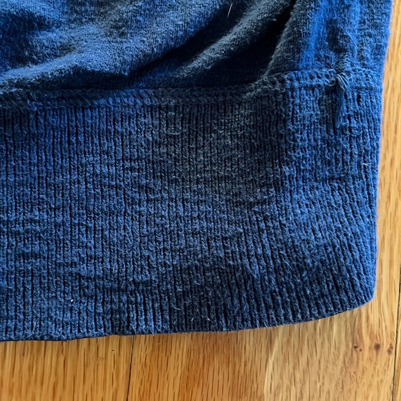 V-neck sweater - Picture 5 of 6